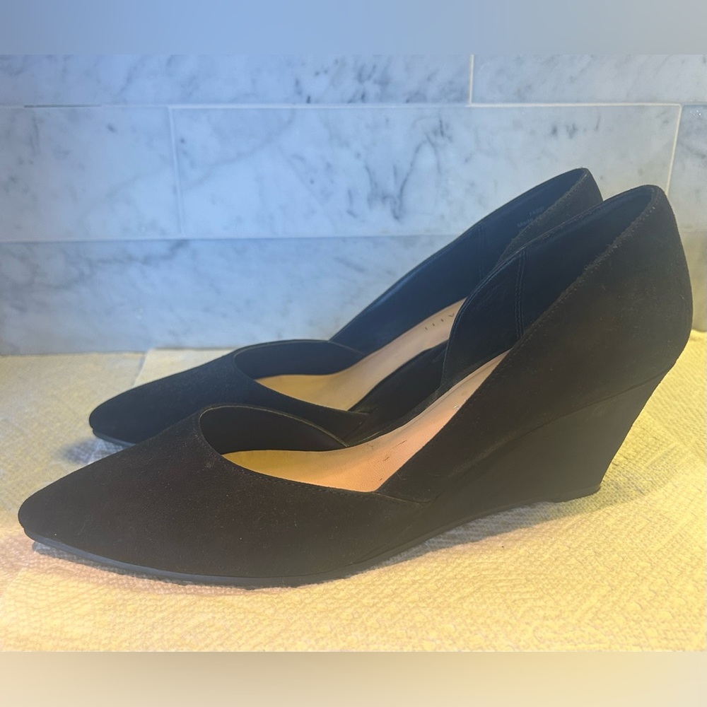 Kelly & Katie Black Wedged  Shoes Design